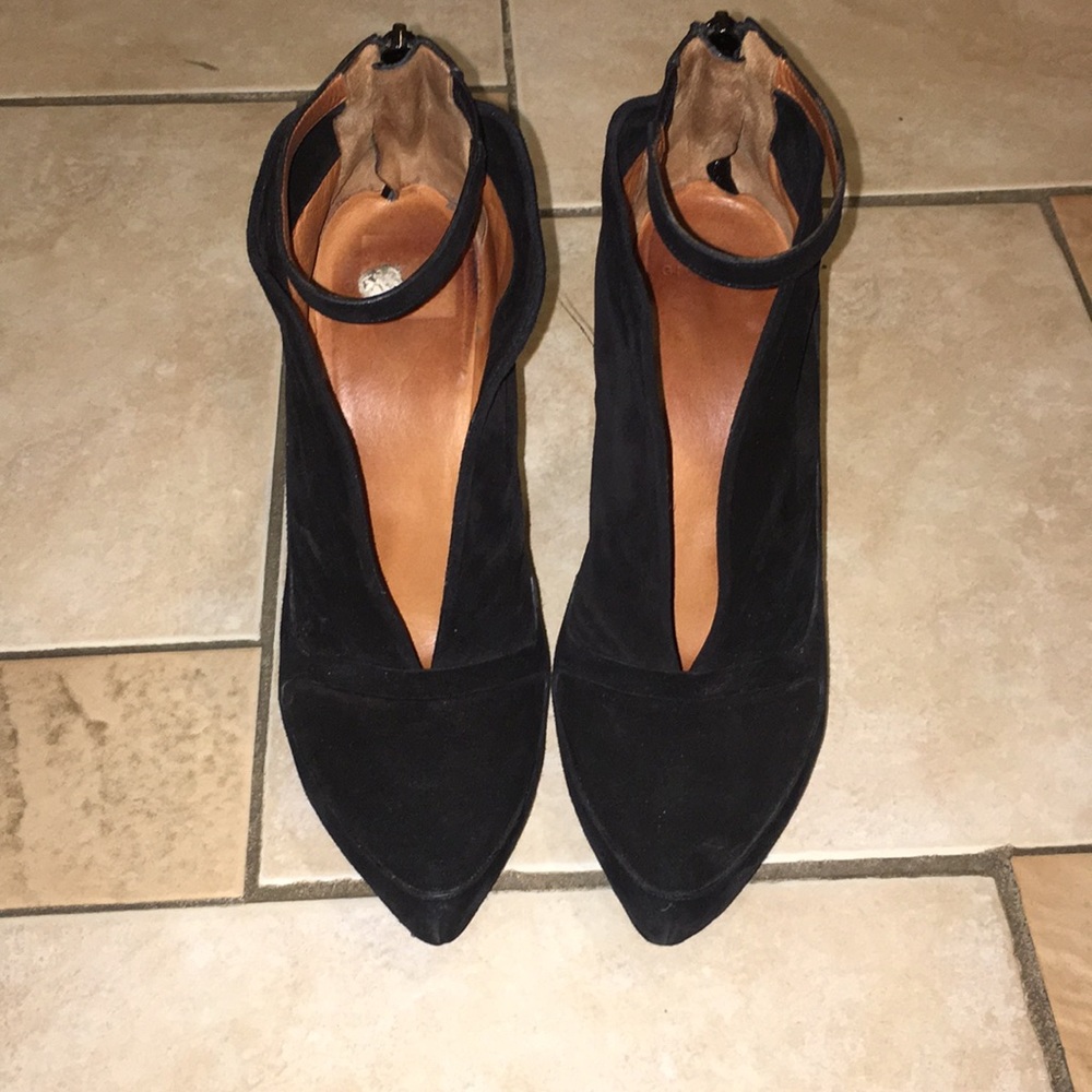 Black heeled booties